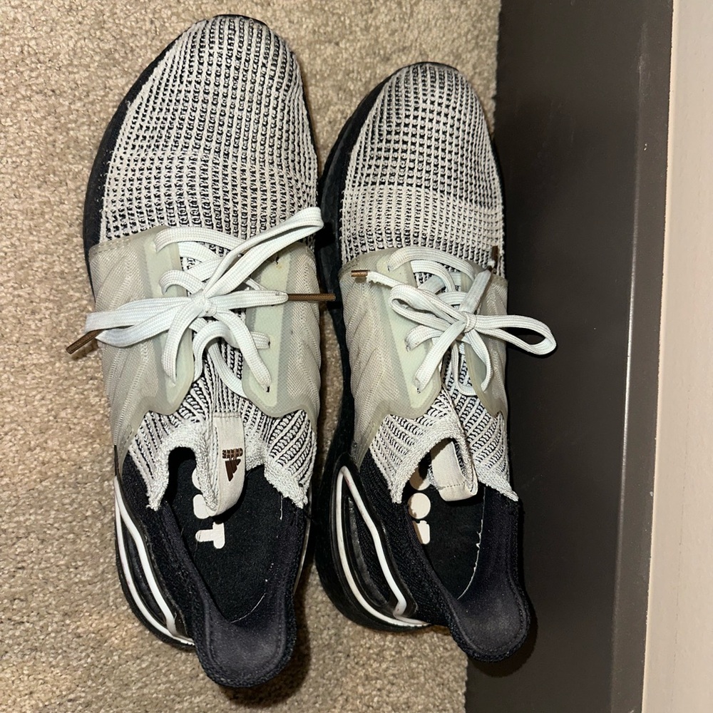 Adidas UltraBoost - Picture 2 of 2